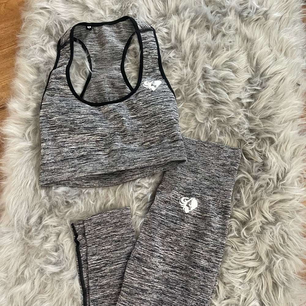 Women’s best set SMALL new!